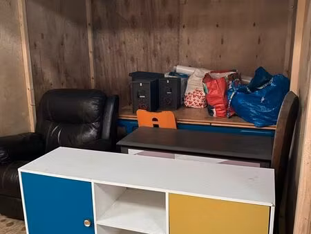 espace de stockage  garde meubles dans hangar sécurisé