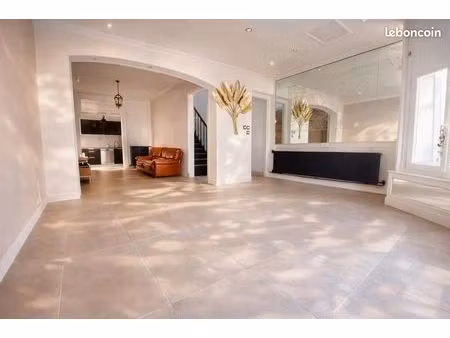 maison 8 pièces 218 m²