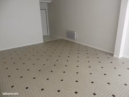 location local commercial avec garage indépendant