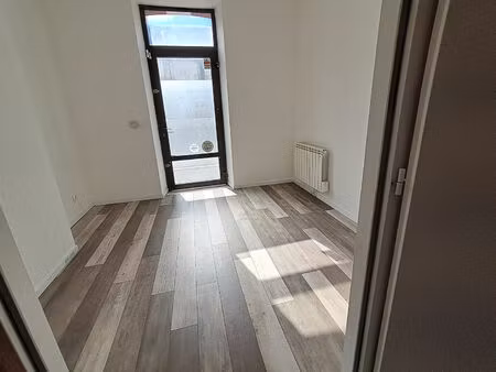 location local commercial  35.00m²  montargis
