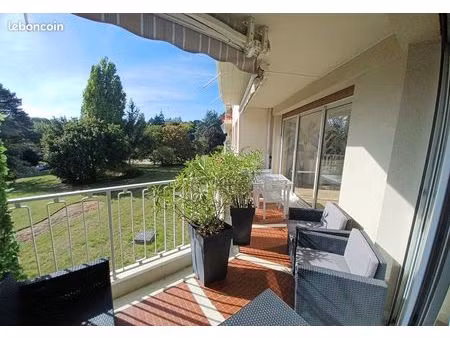 spacieux et lumineux appartement de 147 m2 - excellent état général -