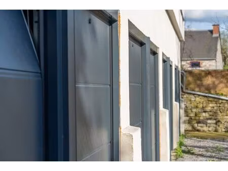 lot de 4 garages + remise motos idealement situe