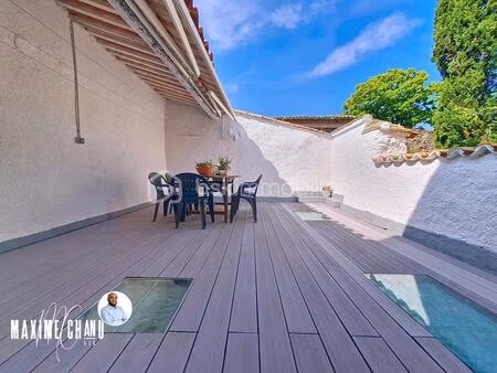 maison de village avec garage et exterieurs à peret