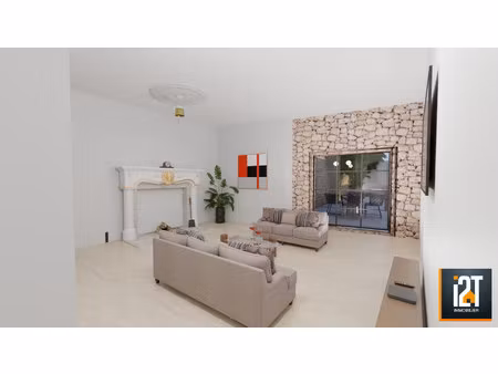 maison en pierre avec extérieur et garage.