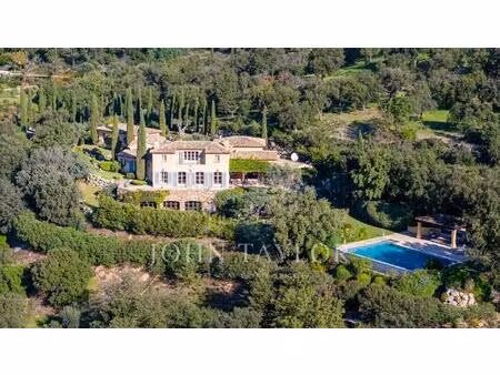 villa avec vue panoramique et charme méditerranéen