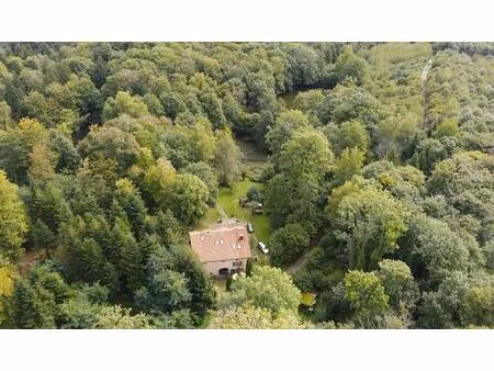 maison 14 pièces  isolée  sans vis-à-vis et sans voisins au calme avec étang