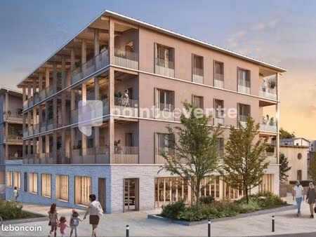 local commercial 235 m²