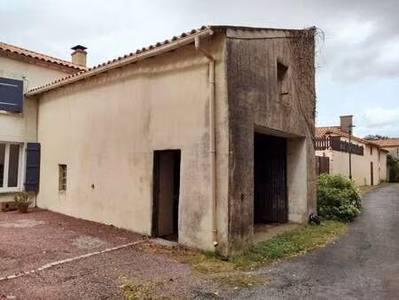vente garage et parking à moutiers-sur-le-lay (85320) : à vendre / 22m² moutiers-sur-le-la