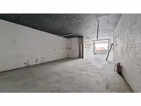 local d'activité 188m2 - terrain privatif 95m2 - bureaux - axe n4 - idéal artisan / pme