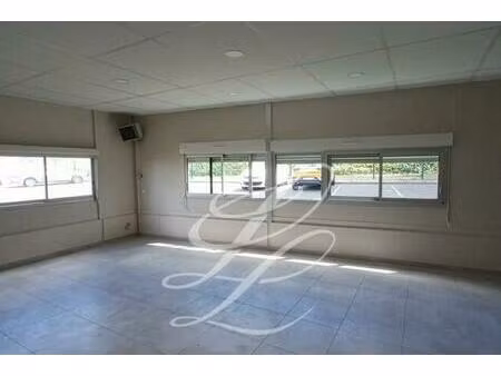 location - commerce 123 m2 beaucouze