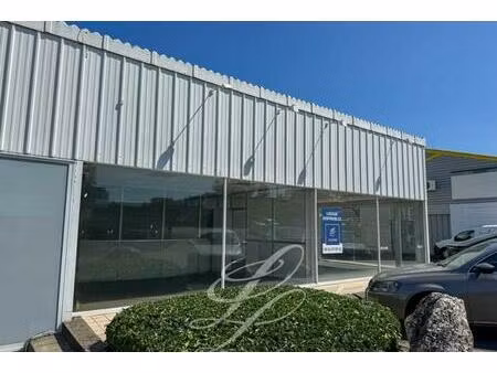 location - commerce 125 m2 beaucouze