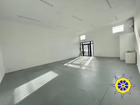 location locaux professionnels 90 m² à port-la-nouvelle (11210)  900 €