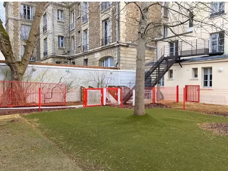 location locaux professionnels 351 m² à versailles (78000)  8 220 €