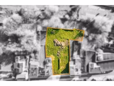 parcelle de terrain 1.693 m² (permis pour 5 appartements)