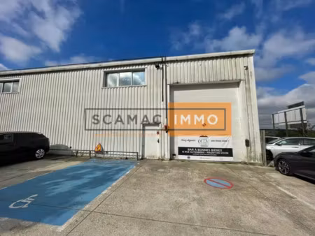 local d'activités de 180m²