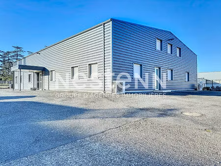 a louer local professionnel à louer à pavie