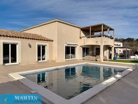 villa 4 faces  10 pieces dans uncadre exceptionnel