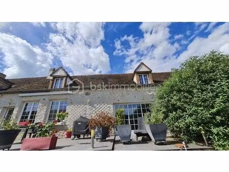 maison de 245 m² à everly