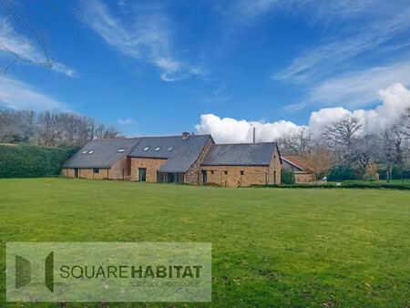 gîtes de groupe  avec maison principale et dépendances