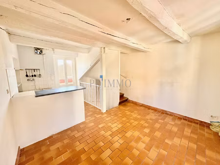 fréjus centre maison de village  divisée en deux appartement