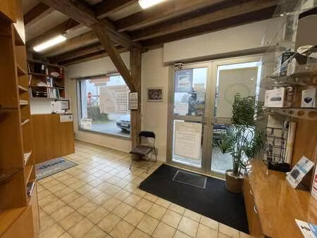 vente bureaux et commerces à cossé-le-vivien (53230) : à vendre / 85m² cossé-le-vivien