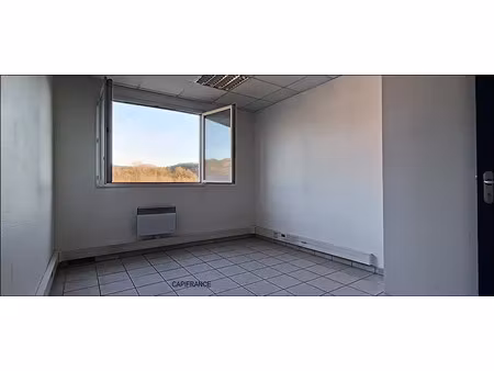 location locaux professionnels 5 pièces 83 m² à digne-les-bains (04000)  880 €