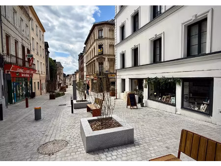 t5  d'une surface de 97 m²  en rdj au calme centre ville