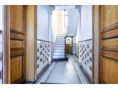 spacieuse maison divisée en 3 logements