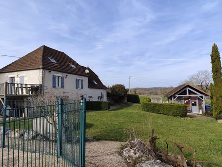 bel ensemble en pierre avec vue panoramique