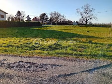 terrain de 1 585 m² à pointis-de-riviere