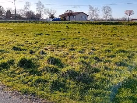 terrain de 1 633 m² à pointis-de-riviere