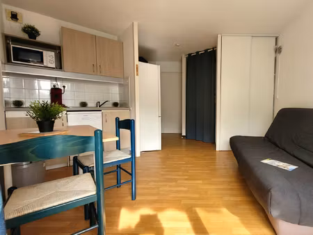 studio de 23m2 avec vue imprenable sur le lac et la piscine