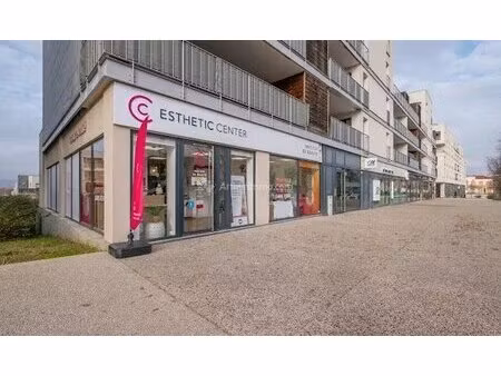 tres beau local commercial-sathonay-camp