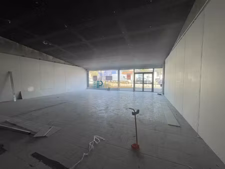 location local commercial