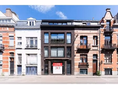 commerce idéalement situé - wsl