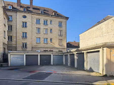 parking / box creil 14 m2