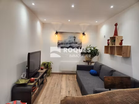 le bousquet d'orb  maison de village avec cour !