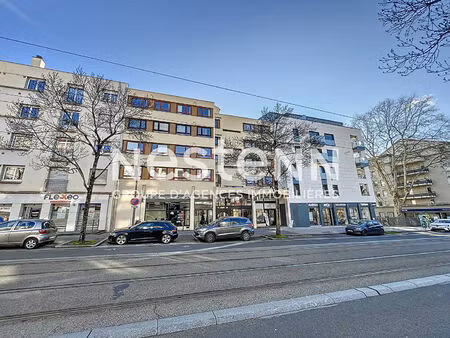 location bureau 1 pièce 49 m² à bron (69500)