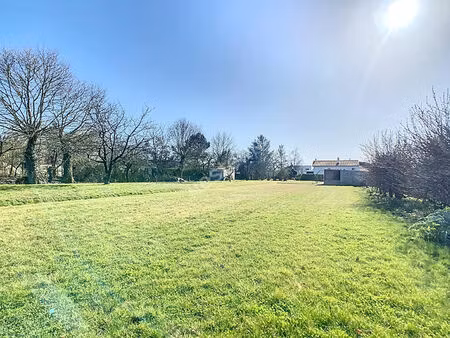 merveilleux terrain constructible sur la commune de saint germain sur moine en plein bourg