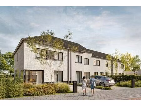 verrassend ruime gezinswoningen pal in centrum  met achte...