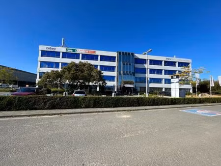 bureaux lumineux de 432 m² à 810 m².