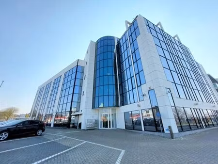 espace de bureau lumineux près de la gare de berchem-sainte-