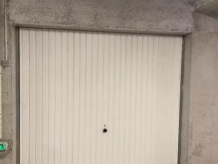 location garage box et parking aux sables-d'olonne (85100) : à louer / 13m² les sables-d'o