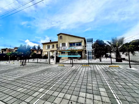 mèze bureau pour professions libérales de la santé.