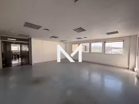crolles - rue louis neel - local a usage de bureaux a louer 95 m