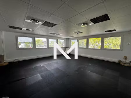 location commerce 3 pièces 95 m² à crolles (38920)