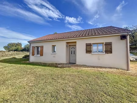 location meublée maison 3 pièces 77 m² à azerat (24210)  665 €