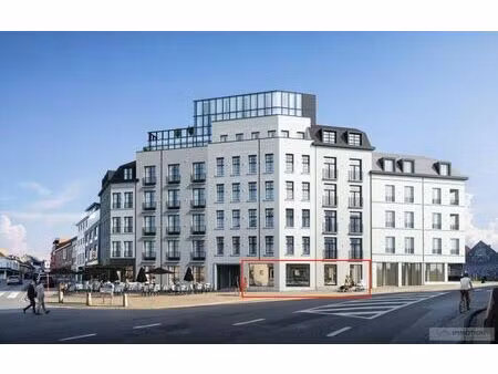 ruim handelspand met super visibiliteit in het centrum