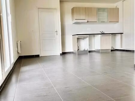 4 pieces 80.31 - 3 chambres - balcon