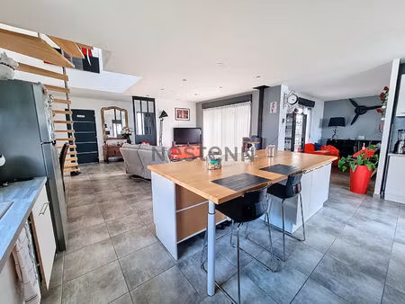 maison comtemporaine a monnaie 5 pieces 123 m2 avec garage et jardin clos